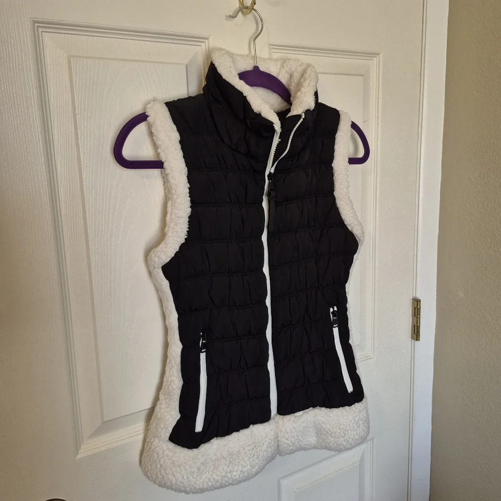Calvin Klein Quilted Puffer Vest - Picture 2 of 4